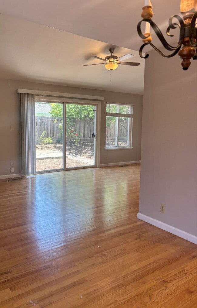 Building Photo - *COMING SOON* Pets welcome! Two story hous...