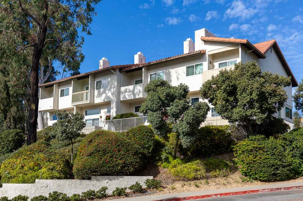 Primary Photo - 3 bed, 2.5 bth, TOWNHOME in LA JOLLA