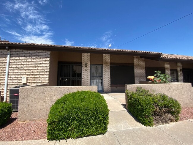 Building Photo - REMODELED 2 BEDROOM UNIT DOWNTOWN ST. GEORGE!