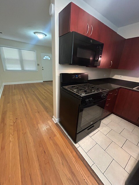 Foto del edificio - 2642 W Foster Ave