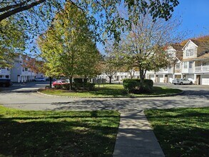 10 Loch Ln