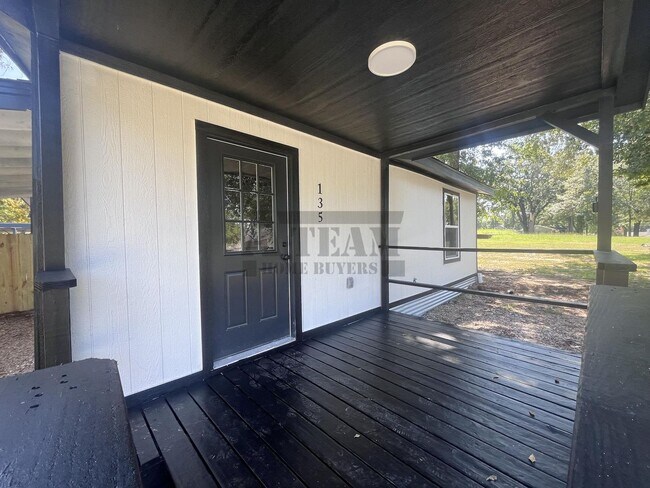 Foto del edificio - Beautifully updated 3-bedroom, 2-bath home