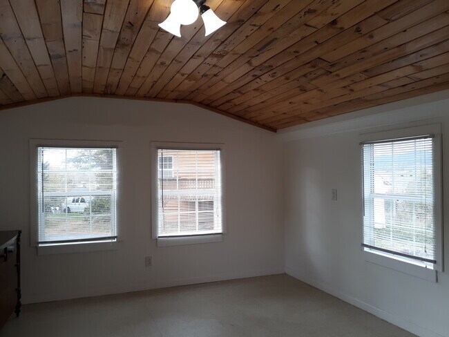 Building Photo - 1268 Sand Hill Rd