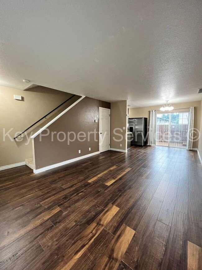 Building Photo - Updated Hazel Dell Townhouse!
