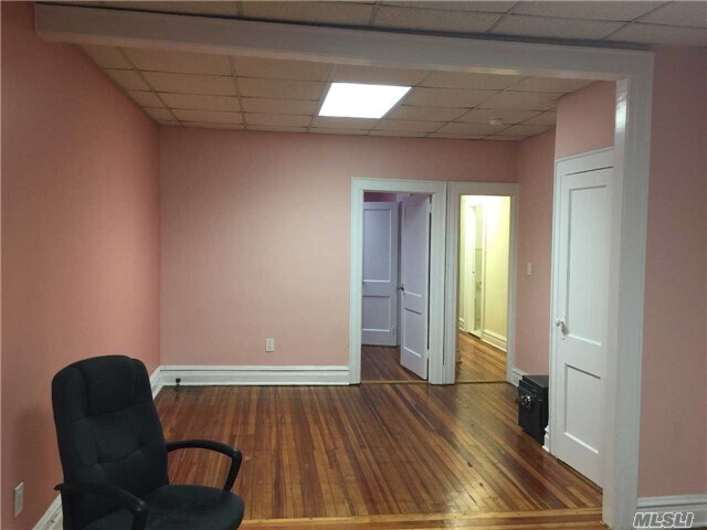 Foto del edificio - 79-37 Myrtle Ave