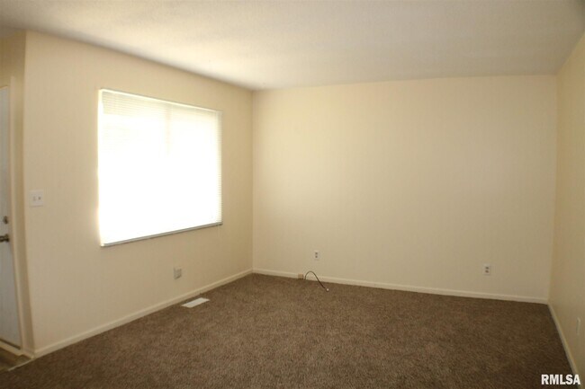 Building Photo - 23 Sundowner Ln