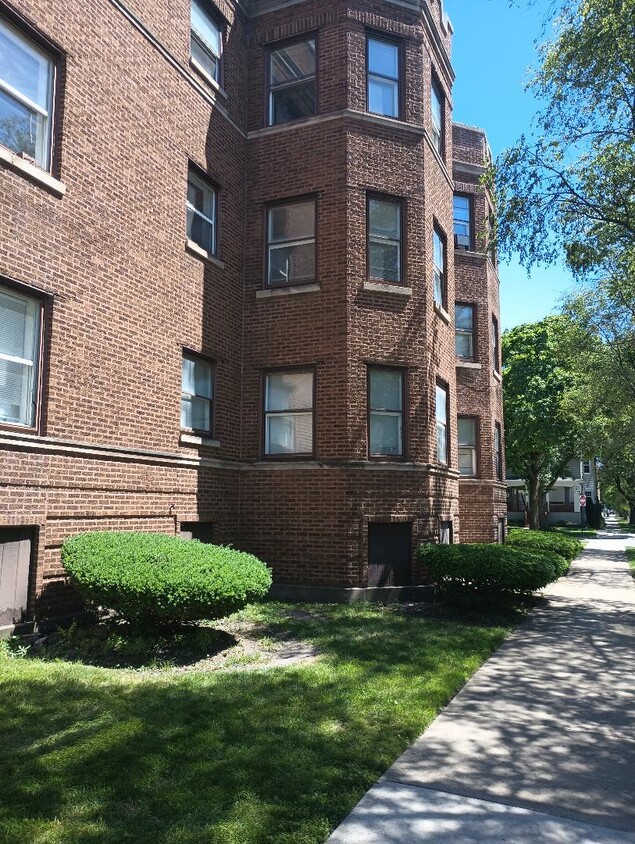 937 N Austin Blvd, Chicago, IL 60651 - House Rental in Chicago, IL ...