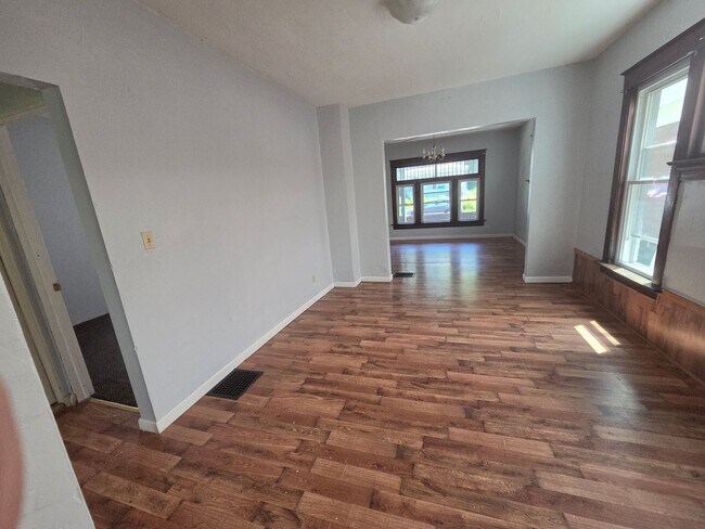 Foto del edificio - 1046 E 4th St
