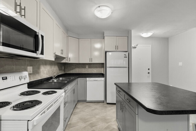 Building Photo - 473 Linwell Rd