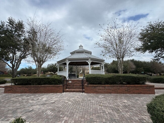 Building Photo - Two Bedroom in Metrowest AVAILABLE NOW!