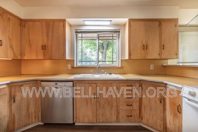 Building Photo - 5524 W Randolph Dr