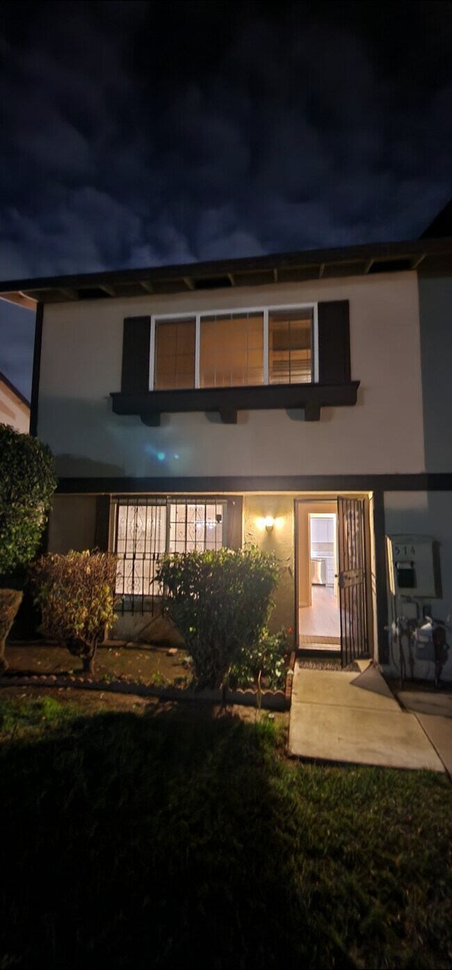 Building Photo - 574 Palmetto Dr