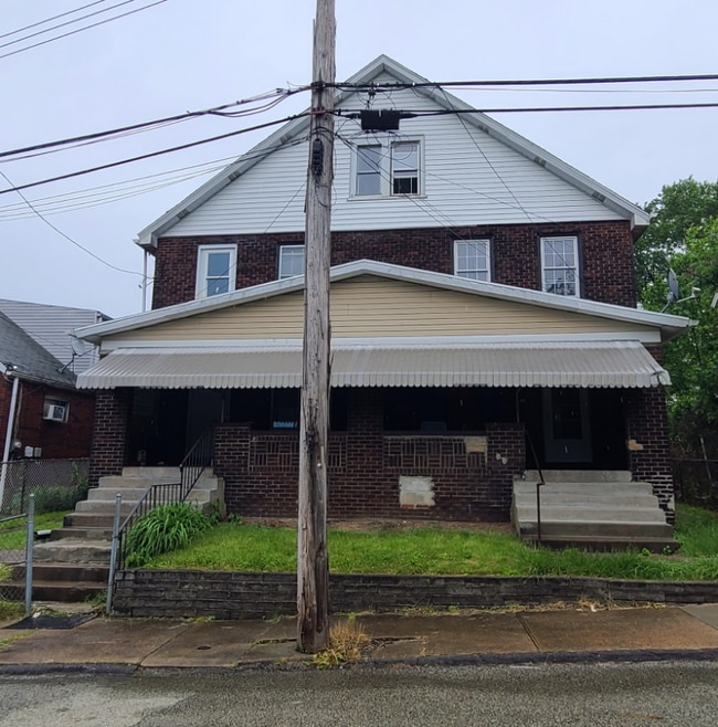 Photo - 935 High St House