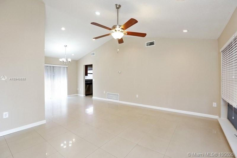 Foto principal - 11460 NW 40th Pl