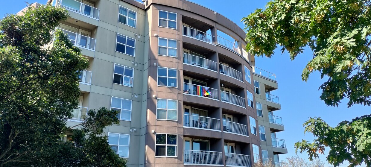 Exterior - 530 Melrose Ave E