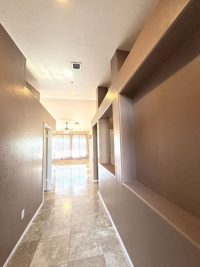 Foto del edificio - 2 BEDROOM PLUS OFFICE/DEN IN MCDOWELL MTN ...