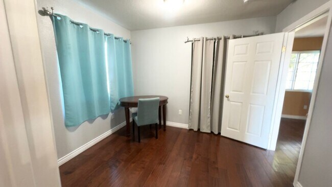 Foto del edificio - 2235 Cloyne St