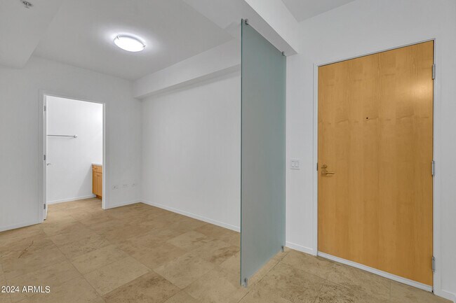 Building Photo - 7127 E Rancho Vista Dr