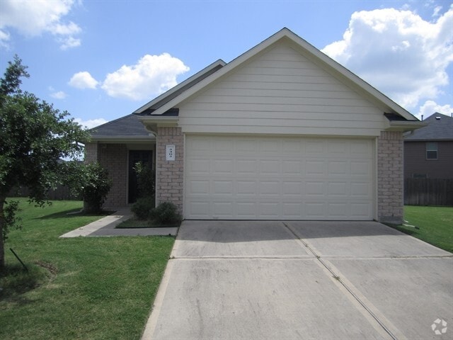 Building Photo - 2402 Hiacintas Way