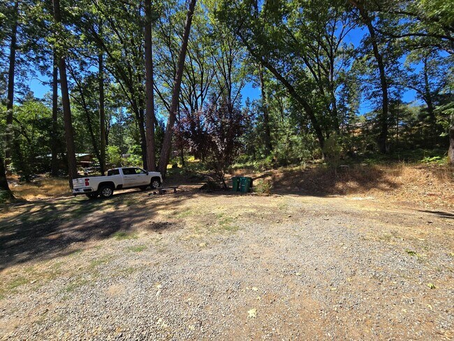 Building Photo - charming 3-bedroom, 2-bathroom home with l...