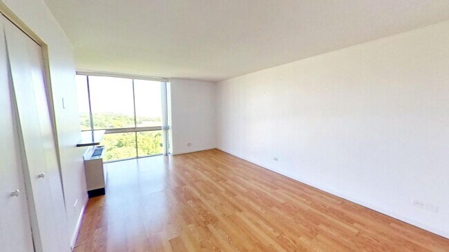 Building Photo - 1555 N Dearborn Pkwy
