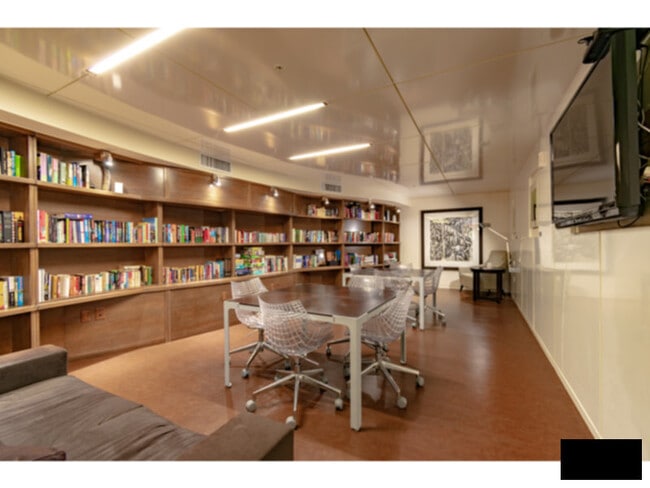 Foto del edificio - Upscale Living, Internet &amp; Cable Included, Luxury High Rise and More!