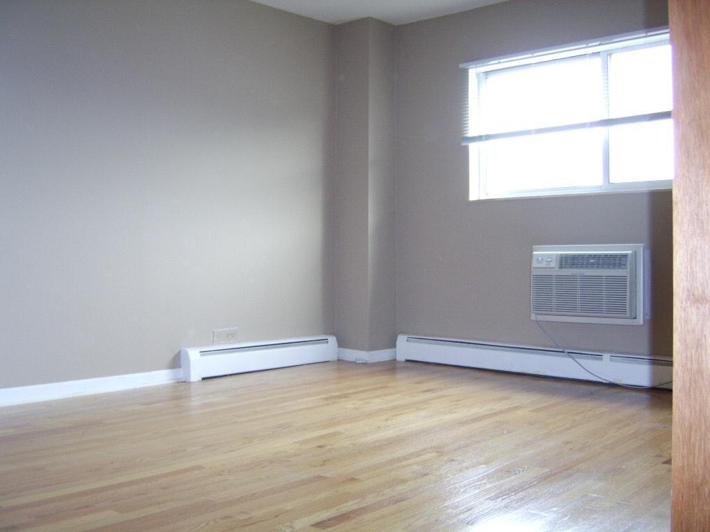 Primary Photo - 1567 Ridge Ave