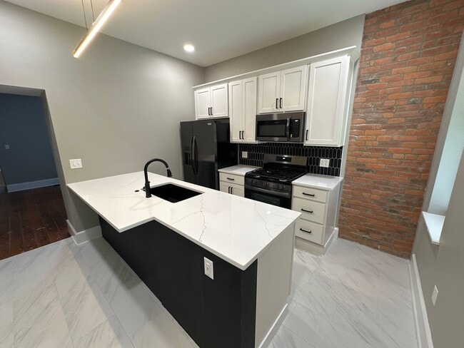 Building Photo - E Lincoln St 59-61 MLR