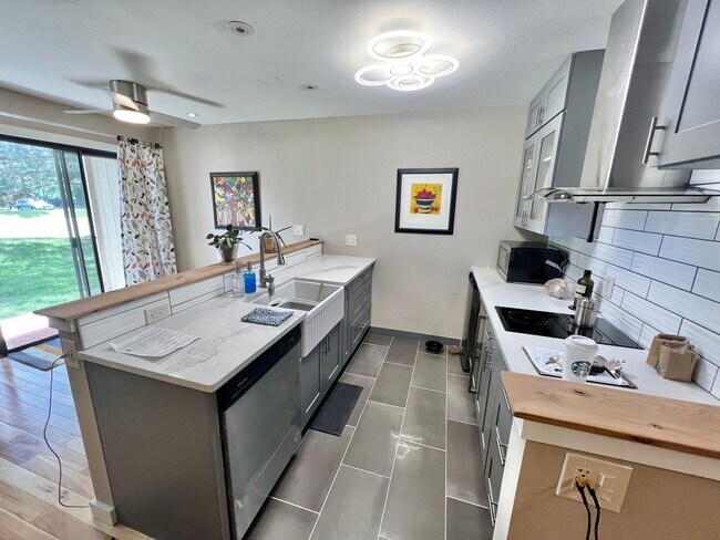 Foto del edificio - Tastefully updated 1 bedroom, 1 bathroom c...