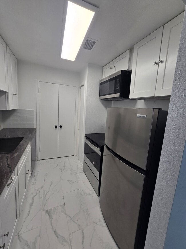 Building Photo - 5929 Queensloch Dr