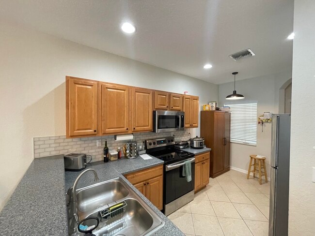 Building Photo - 5379 Via Delray Blvd