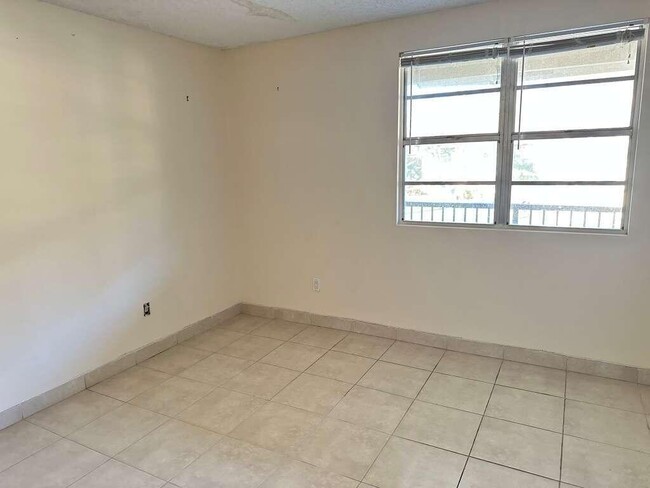 Building Photo - 1239 SW 46th Ave