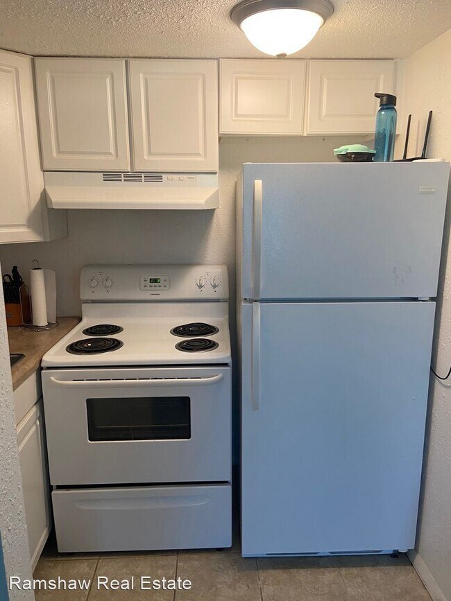 Building Photo - 1 br, 1 bath Room For Rent - 310 E. Chalmers
