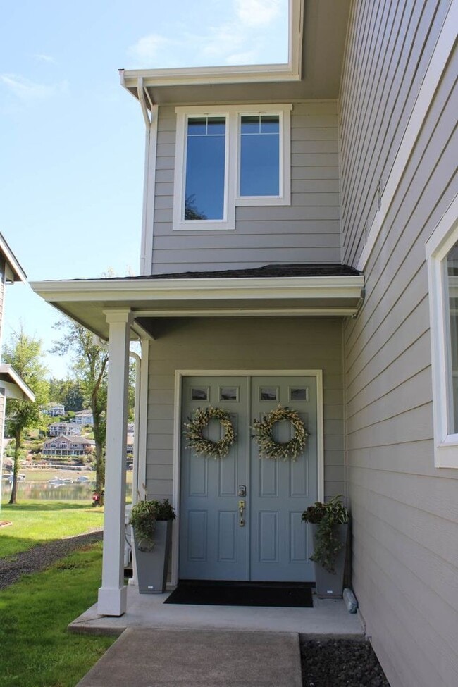 Building Photo - Beautiful Wollochet Bay 3-Bedroom Town Home