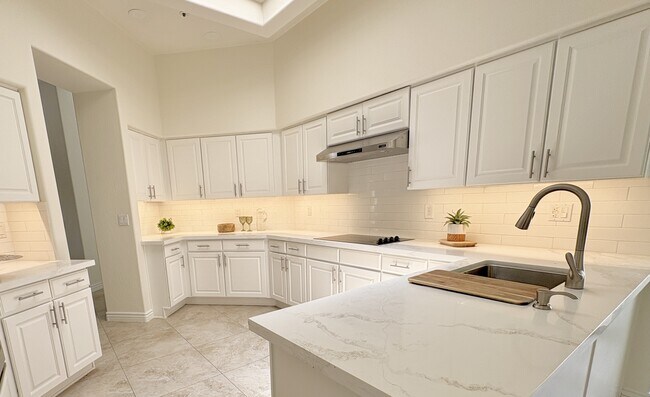 Foto del edificio - 6711 E Camelback Rd