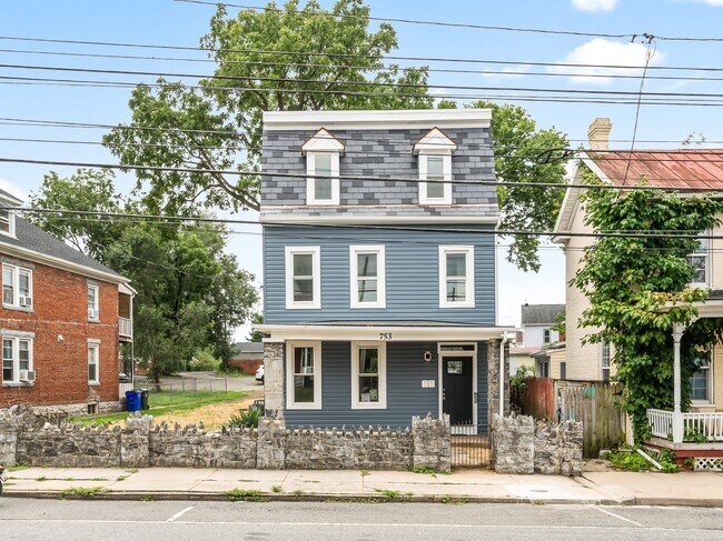 Foto del edificio - 753 W Washington St