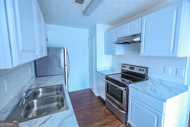 Building Photo - 1967 Singer Way