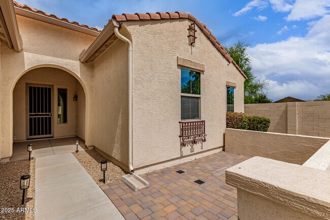 Foto del edificio - 16158 W Coronado Rd