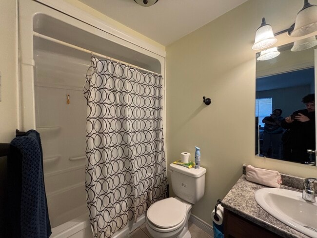 Building Photo - 2 Bedroom Apartment for Rent