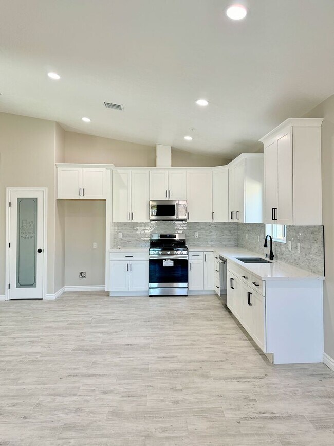 Building Photo - Newly constructed single-family house 3 be...