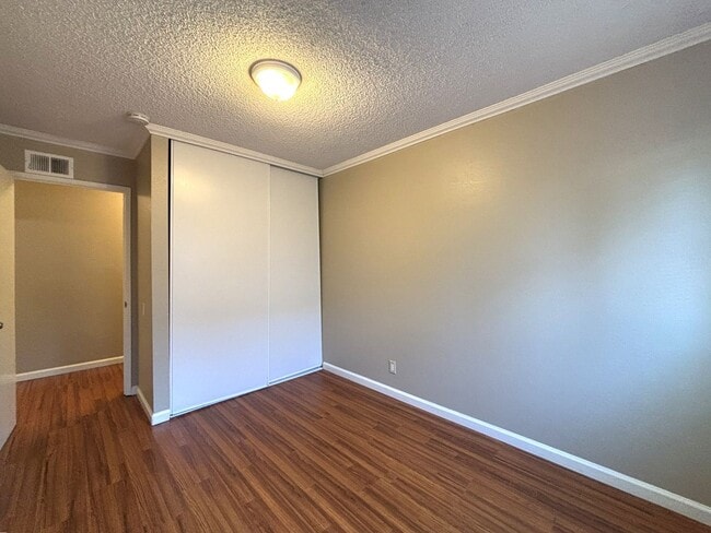 Building Photo - Beautiful 4 bedroom 2 bath Home with Ranch...