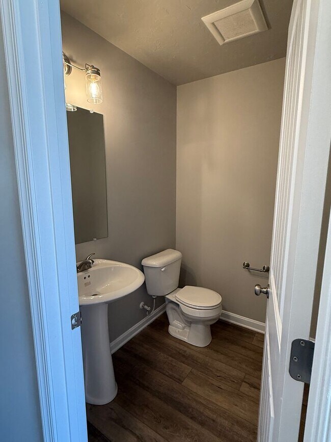 Foto del edificio - 3 Bedroom & 2.5 Bathroom Townhouse in Carlisle!