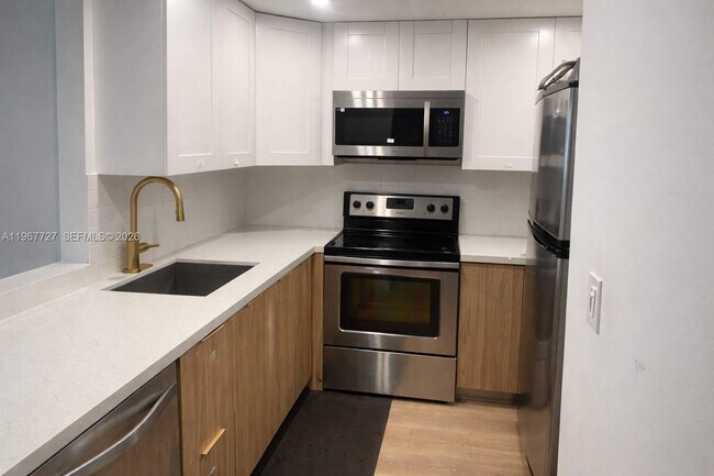 Foto del edificio - 2935 NE 163rd St