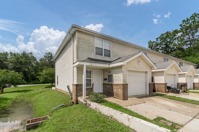 Foto del edificio - 100 Corwin Dr