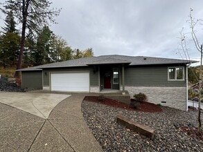 Building Photo - 581 NE Alameda Ave