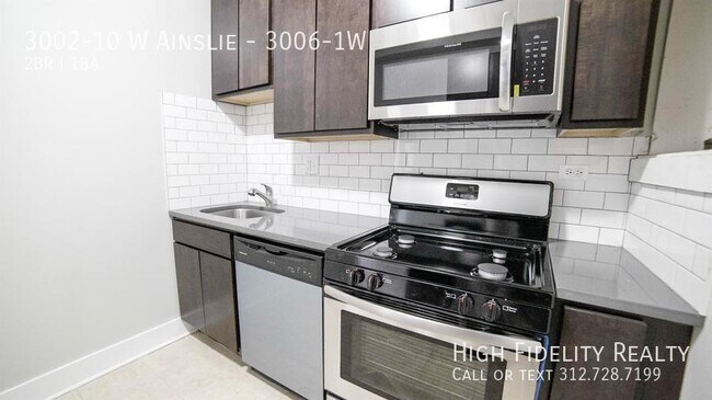 Building Photo - 3002 W Ainslie St