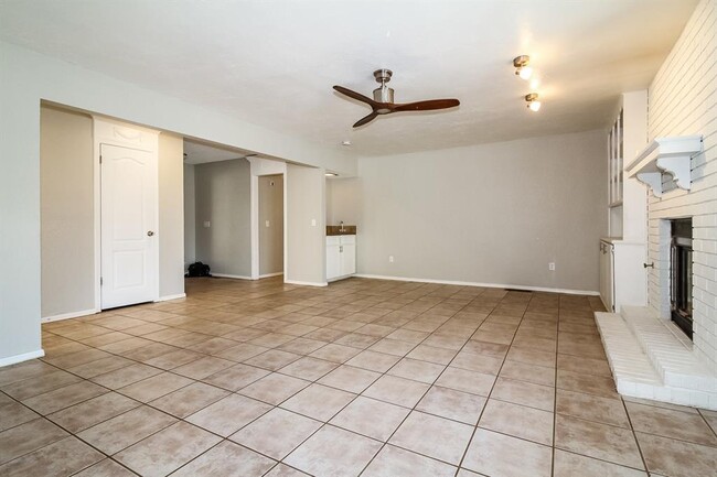 Foto del edificio - 10101 Mamus Ln