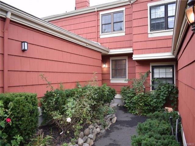 Foto del edificio - 90 Branchwood Ln