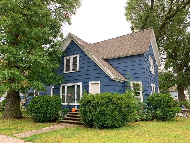 Building Photo - 111 E Grand Ave