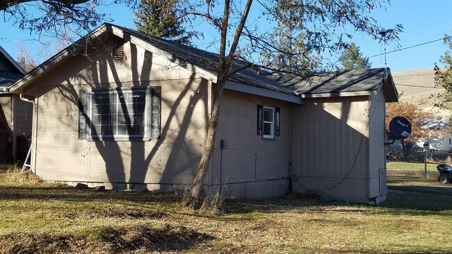 Building Photo - 418 3rd Ave N
